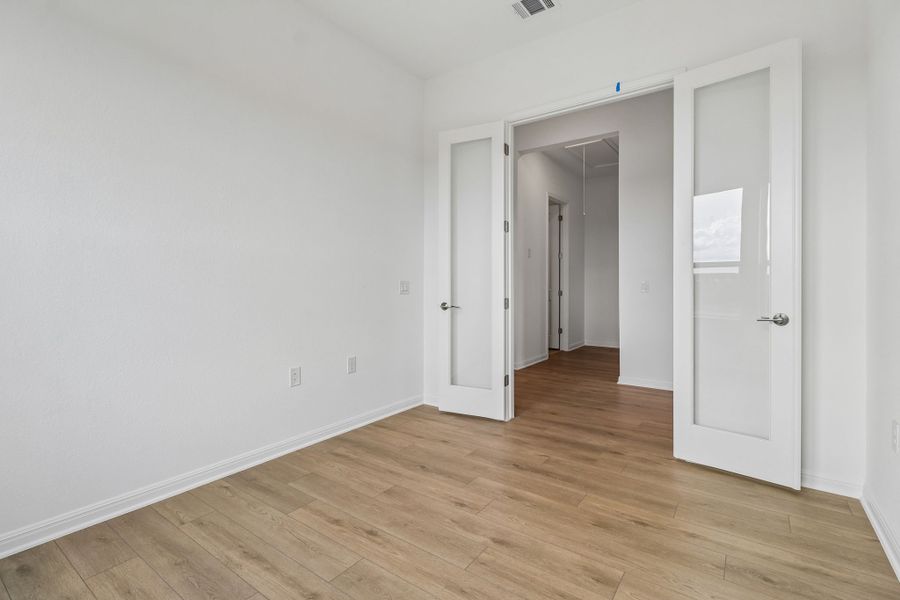Spacious, unfurnished interior of a new home in Silverleaf, Cedar Creek (Image 28).