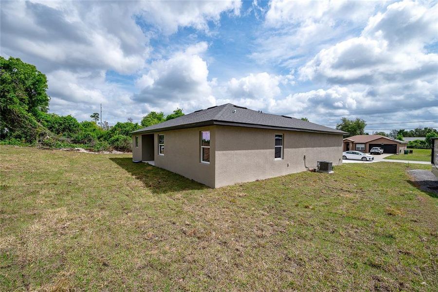 Exterior details and patio area of a home in , North Port (Image 4).
