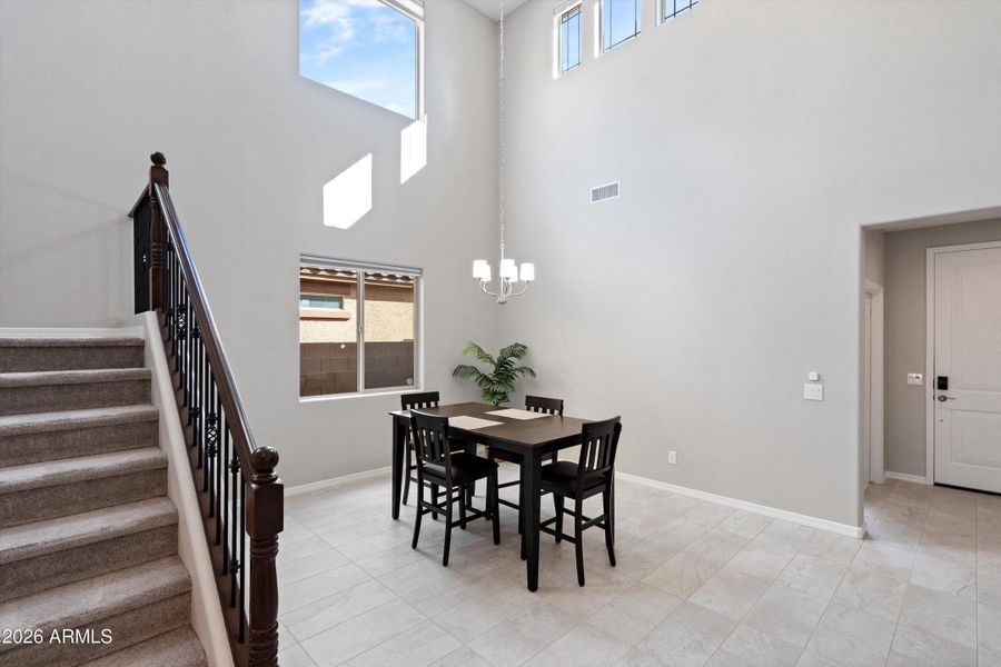 05-Entry to Dining 05-Entry to Dining