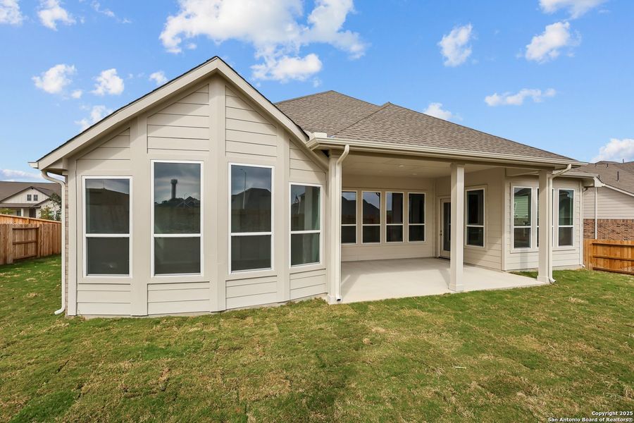 Exterior details and patio area of a home in Homestead, Schertz (Image 4).