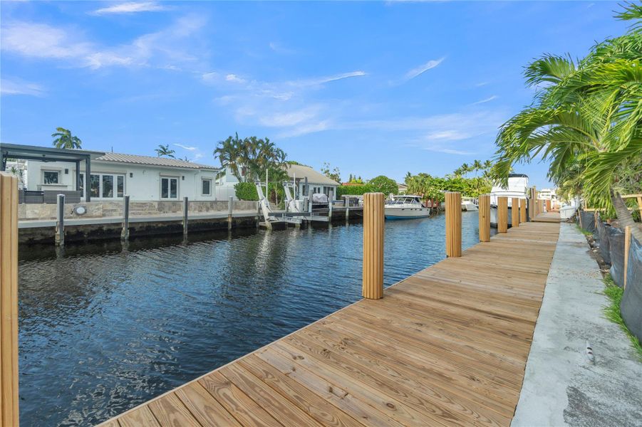 Exterior details and patio area of a home in , Fort Lauderdale (Image 3).