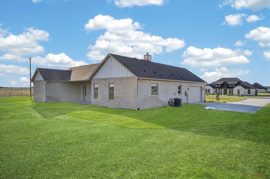 Exterior details and patio area of a home in , Celeste (Image 28).