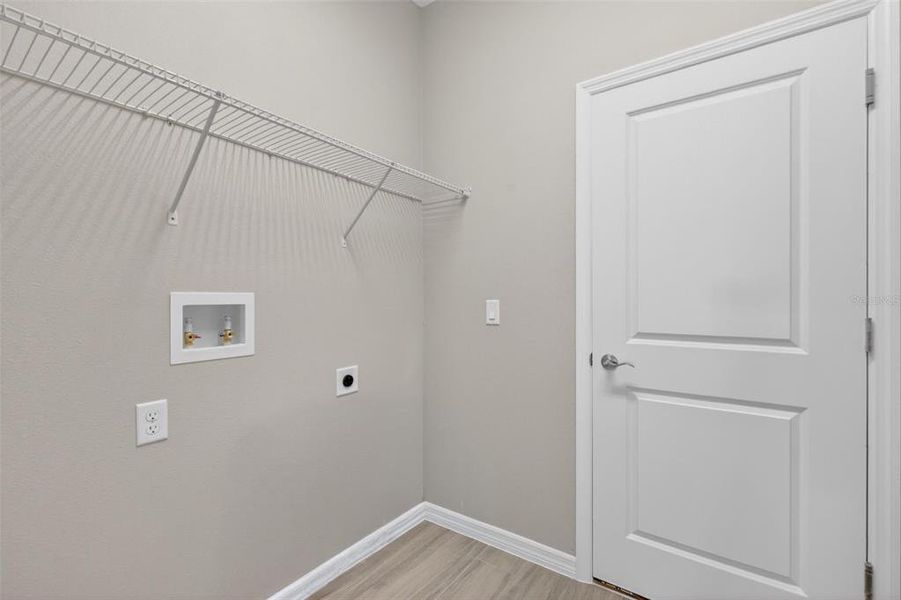 Spacious, unfurnished interior of a new home in , Umatilla (Image 31).