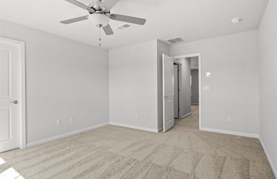 Spacious, unfurnished interior of a new home in Crestview, Spartanburg (Image 22).