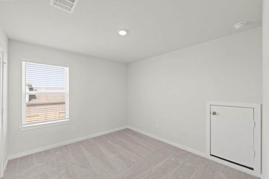 Spacious, unfurnished interior of a new home in River Ranch Trails, Dayton (Image 25).