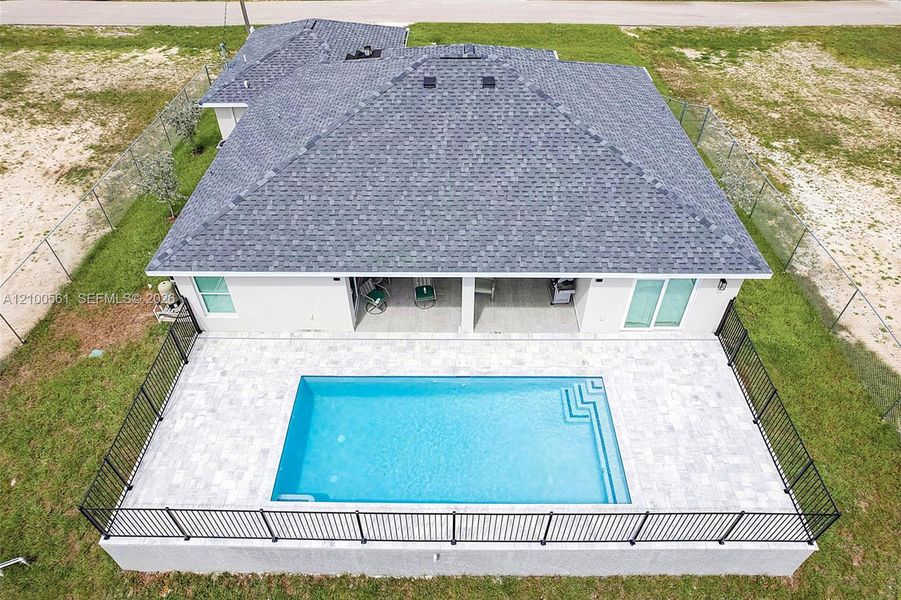 Exterior details and patio area of a home in , Cape Coral (Image 27).