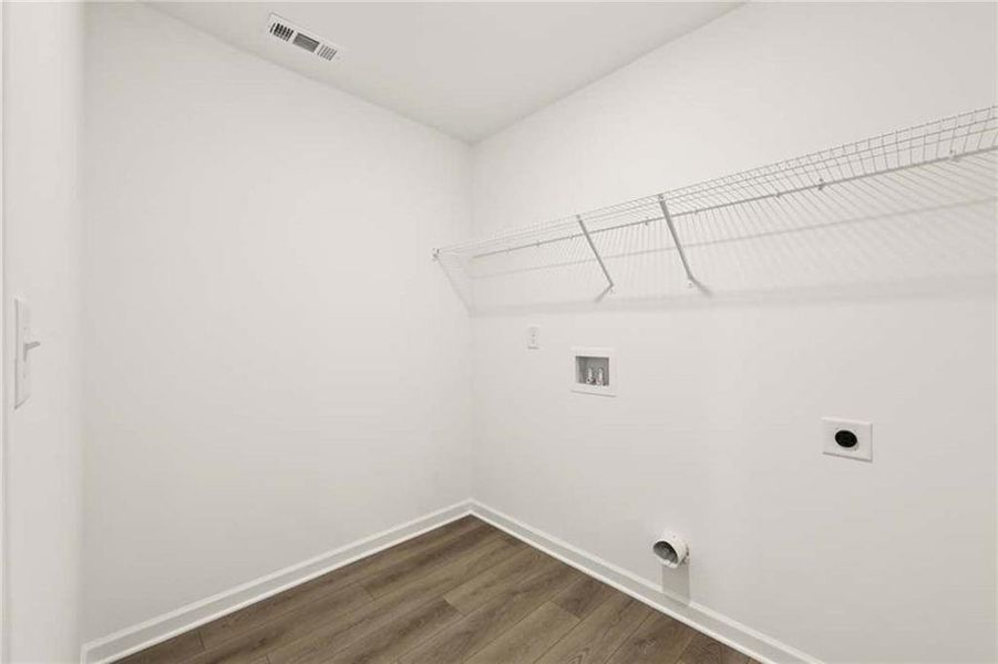 Spacious, unfurnished interior of a new home in Eastlyn Crossing, Flowery Branch (Image 15).