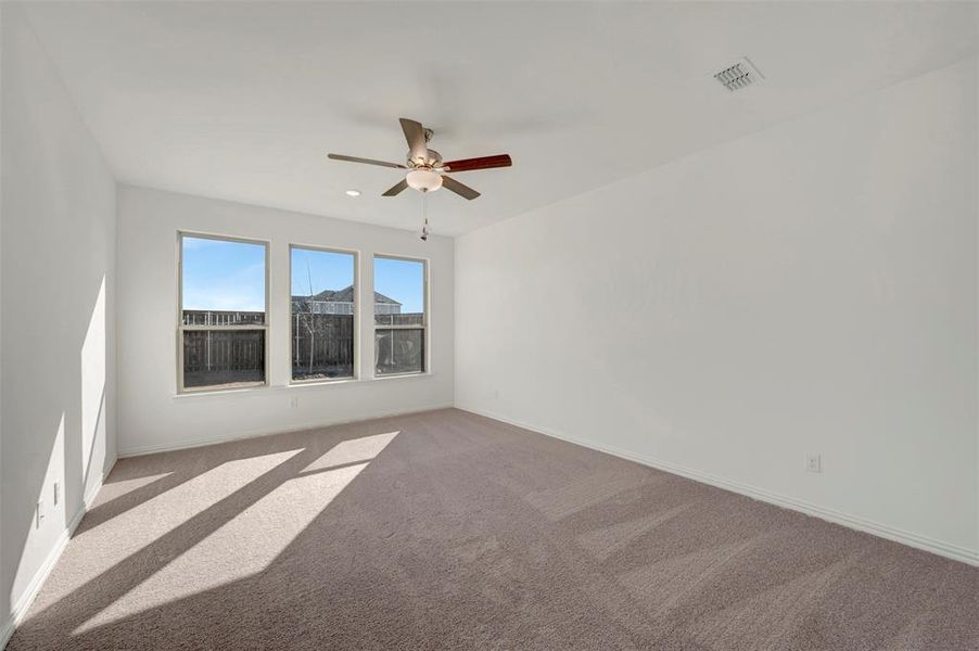 Spacious, unfurnished interior of a new home in Lily Creek at Sutton Fields, Aubrey (Image 27). Spacious, unfurnished interior of a new home in Lily Creek at Sutton Fields, Aubrey (Image 27).