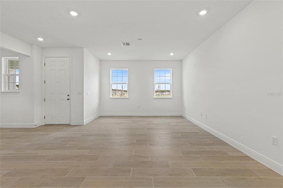 Spacious, unfurnished interior of a new home in Crossroads at Kelly Park, Apopka (Image 19).