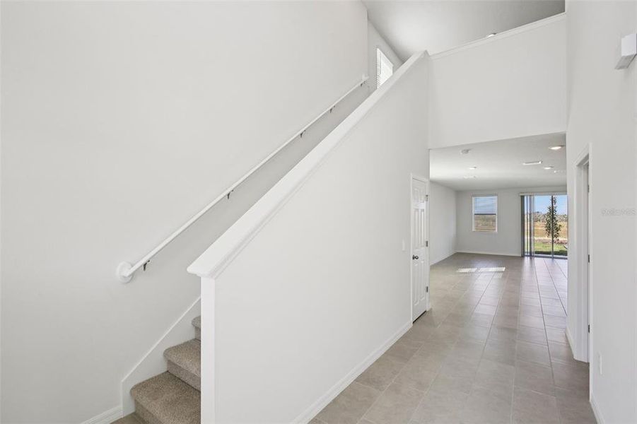 Spacious, unfurnished interior of a new home in , Lake Alfred (Image 13).