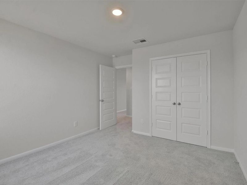 Spacious, unfurnished interior of a new home in River Ranch Meadows, Dayton (Image 32).