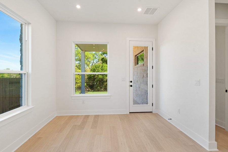 Spacious, unfurnished interior of a new home in Persimmon, Buda (Image 23).