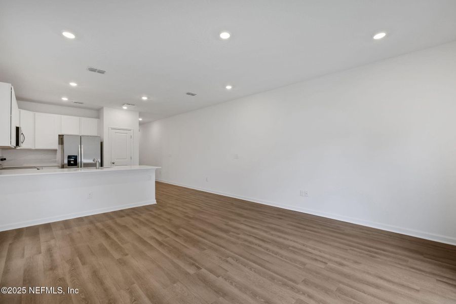 Spacious, unfurnished interior of a new home in Kasen Oaks, Jacksonville (Image 11).