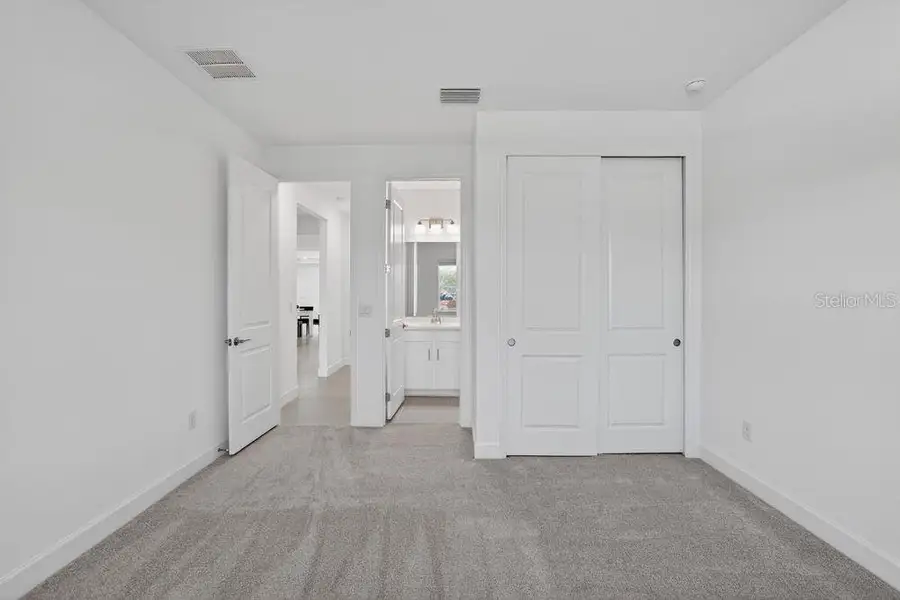 Spacious, unfurnished interior of a new home in Hammock at Two Rivers, Zephyrhills (Image 21).