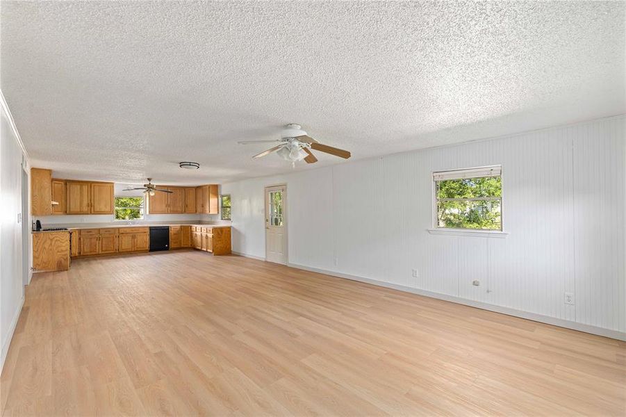 Spacious, unfurnished interior of a new home in , Bangs (Image 23).