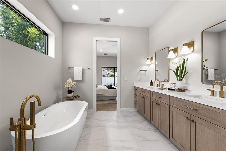 Furnished interior view inside a new home in , Orlando (Image 43).