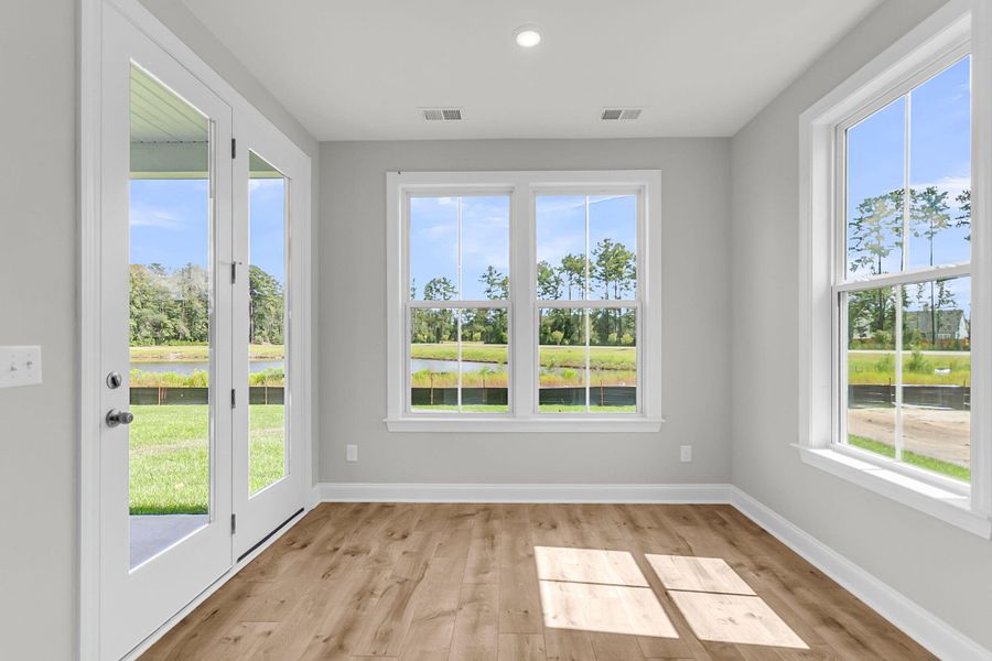 Spacious, unfurnished interior of a new home in Tidewater at Lakes of Cane Bay, Summerville (Image 16).