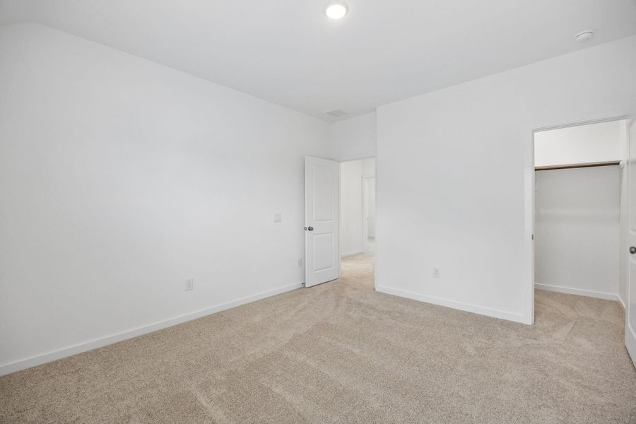 Spacious, unfurnished interior of a new home in Ellerden, Tomball (Image 14).