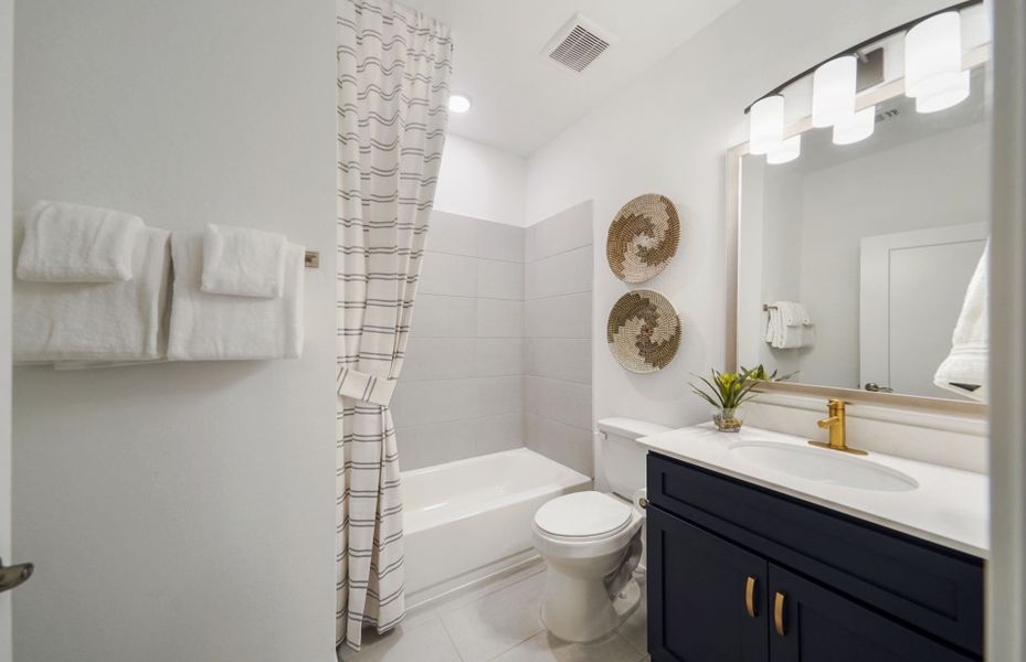 Representative furnished interior of a home built from the Contour by Del Webb in Del Webb Sugar Land at Ryehill, Rosenberg (Image 10). Representative furnished interior of a home built from the Contour by Del Webb in Del Webb Sugar Land at Ryehill, Rosenberg (Image 10).