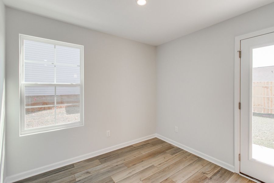 Spacious, unfurnished interior of a new home in Astoria, Columbia (Image 16).