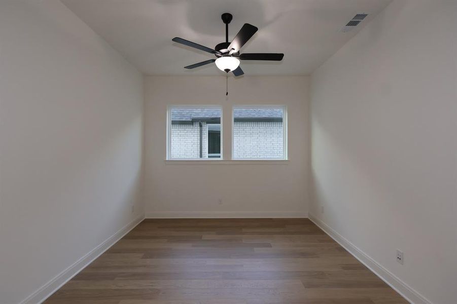 Spacious, unfurnished interior of a new home in Pecan Square - Gardens, Northlake (Image 10).