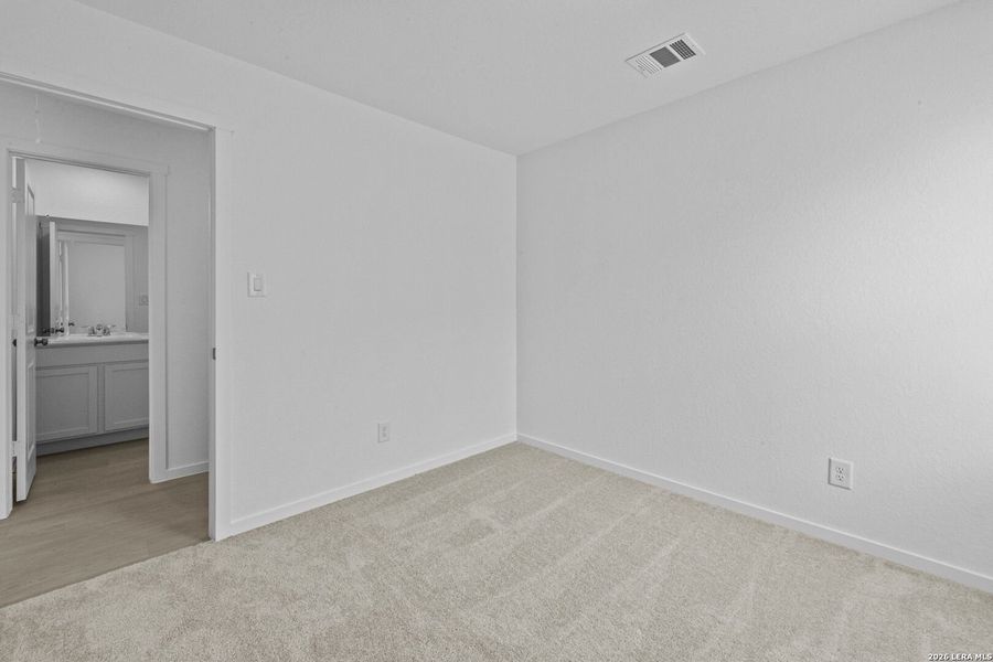 Spacious, unfurnished interior of a new home in Spring Grove, St. Hedwig (Image 25).