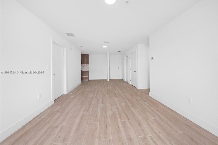 Spacious, unfurnished interior of a new home in , Miami (Image 20).