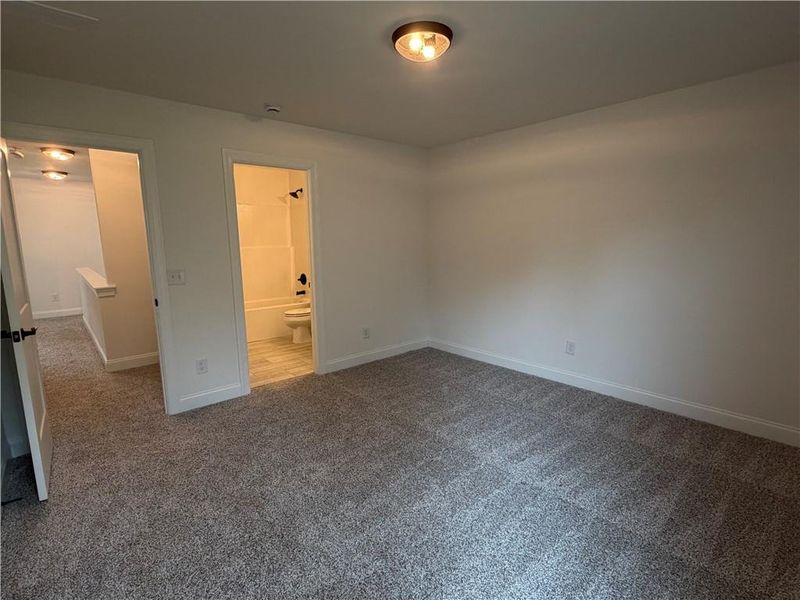Spacious, unfurnished interior of a new home in , Jefferson (Image 37).