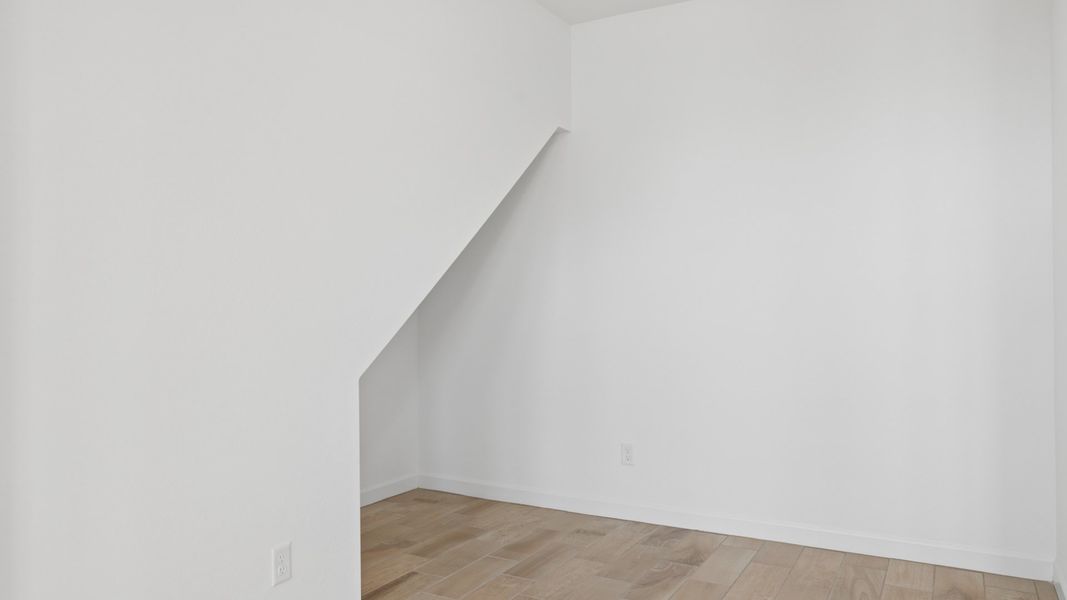 Spacious, unfurnished interior of a new home in The Buttes at Mystic, Peoria (Image 24).
