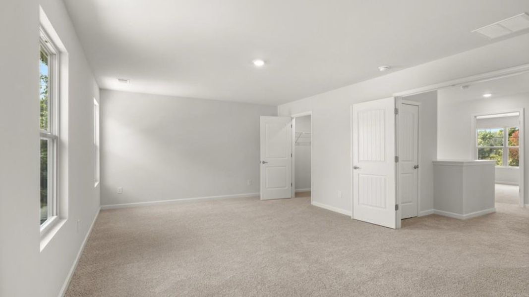 Spacious, unfurnished interior of a new home in Fairway 17 at Mirror Lake, Villa Rica (Image 11).