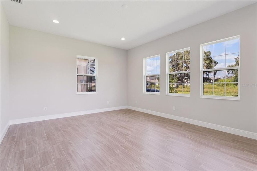 Spacious, unfurnished interior of a new home in Triple Creek, Riverview (Image 26).