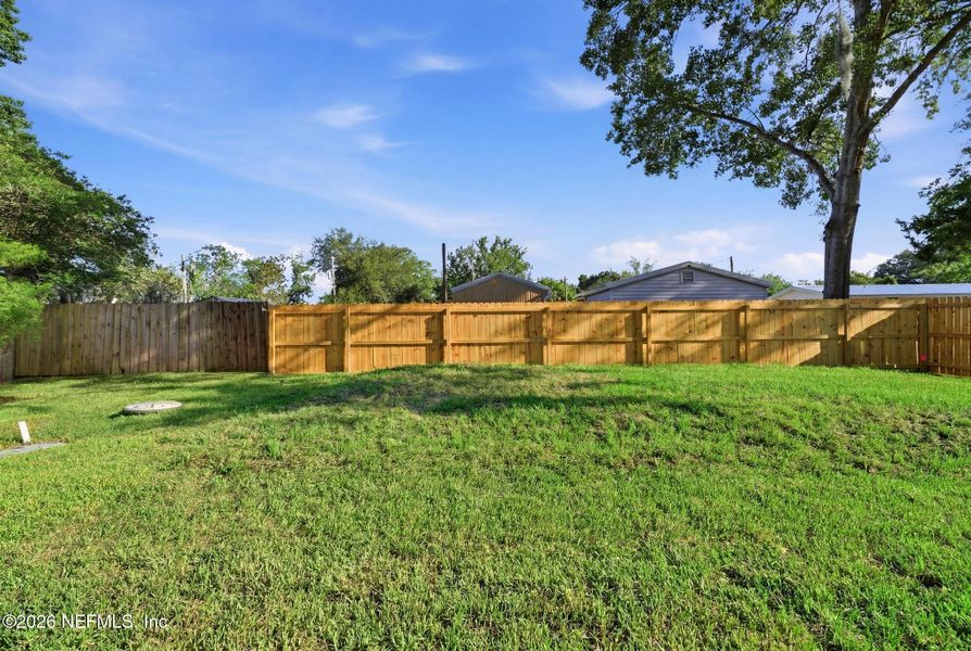 Exterior details and patio area of a home in , Jacksonville (Image 3).
