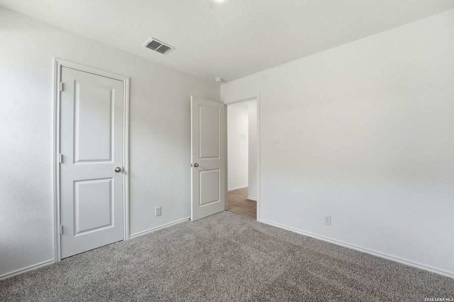 Spacious, unfurnished interior of a new home in Blue Ridge Ranch, San Antonio (Image 12).
