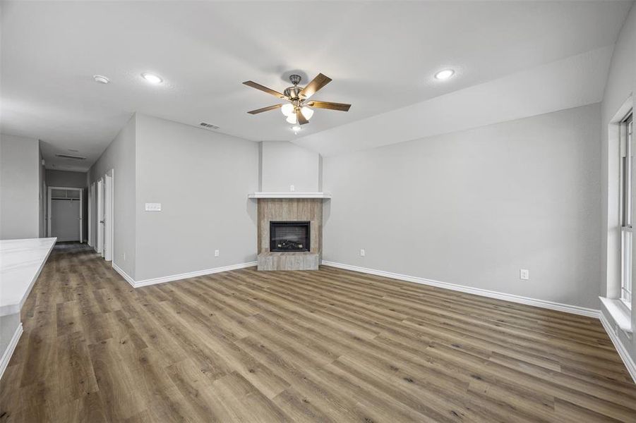 Spacious, unfurnished interior of a new home in , Whitney (Image 19).