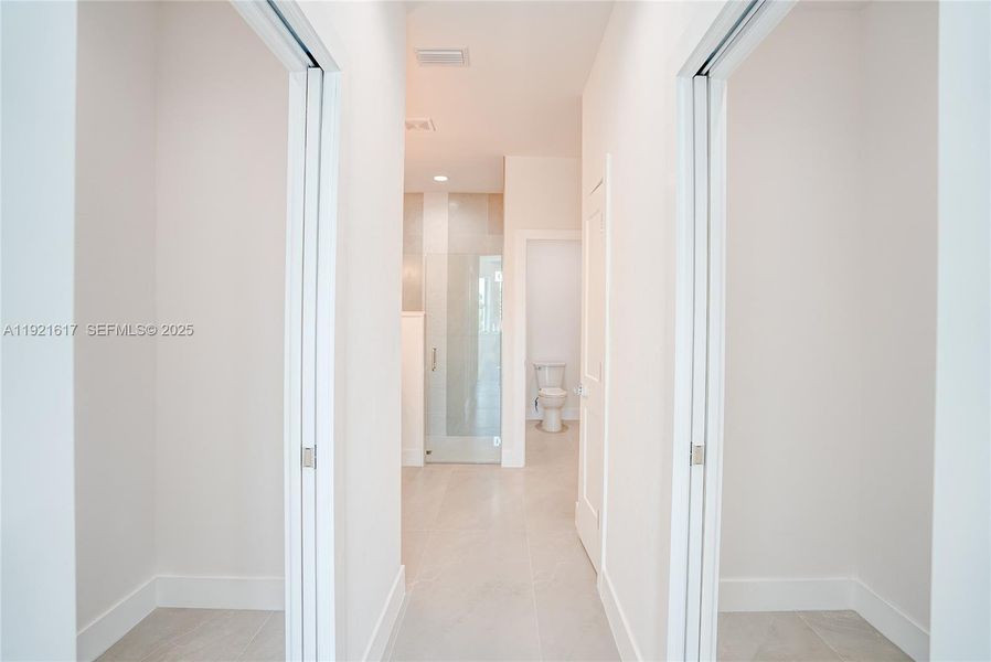 Spacious, unfurnished interior of a new home in , Cape Coral (Image 17).