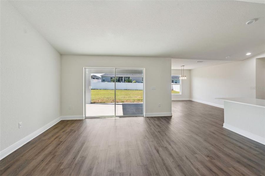 Spacious, unfurnished interior of a new home in , Ocala (Image 12).