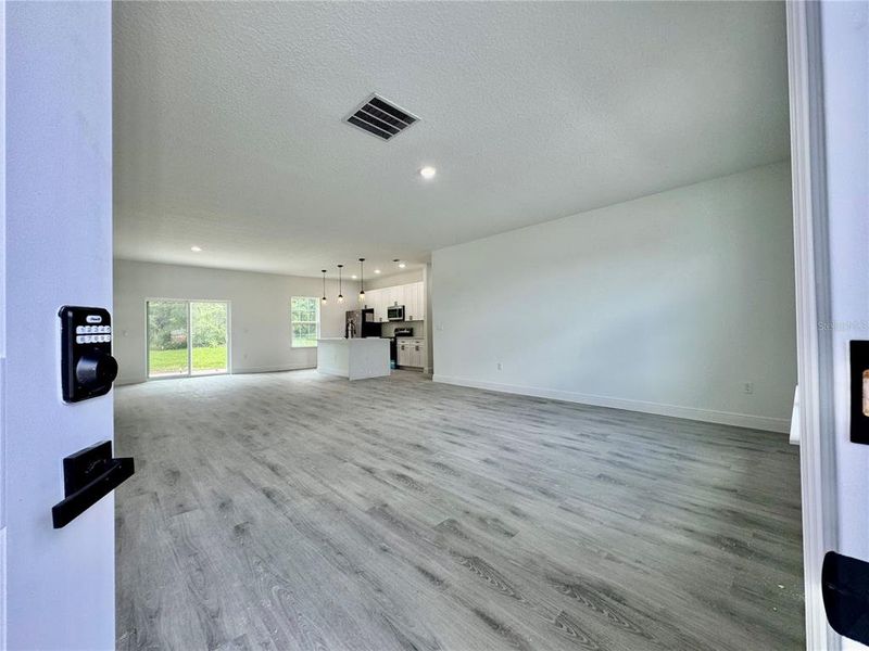 Spacious, unfurnished interior of a new home in , Beverly Hills (Image 24).