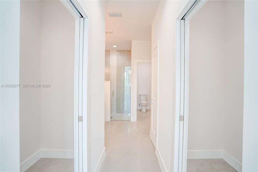 Spacious, unfurnished interior of a new home in , Cape Coral (Image 16).