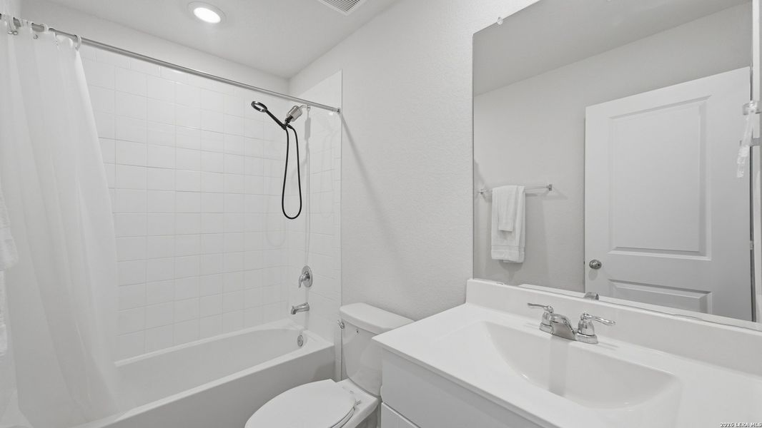 Furnished interior view inside a new home in Ladera, Luling (Image 17).