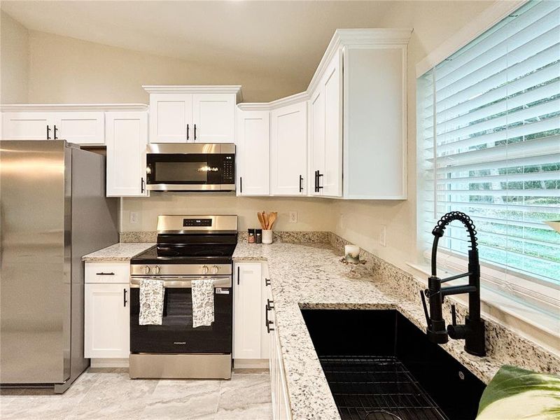 Furnished interior view inside a new home in , Dunnellon (Image 10).