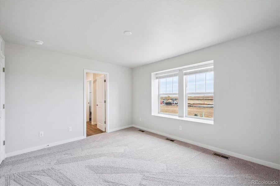 Spacious, unfurnished interior of a new home in Legato, Commerce City (Image 18).