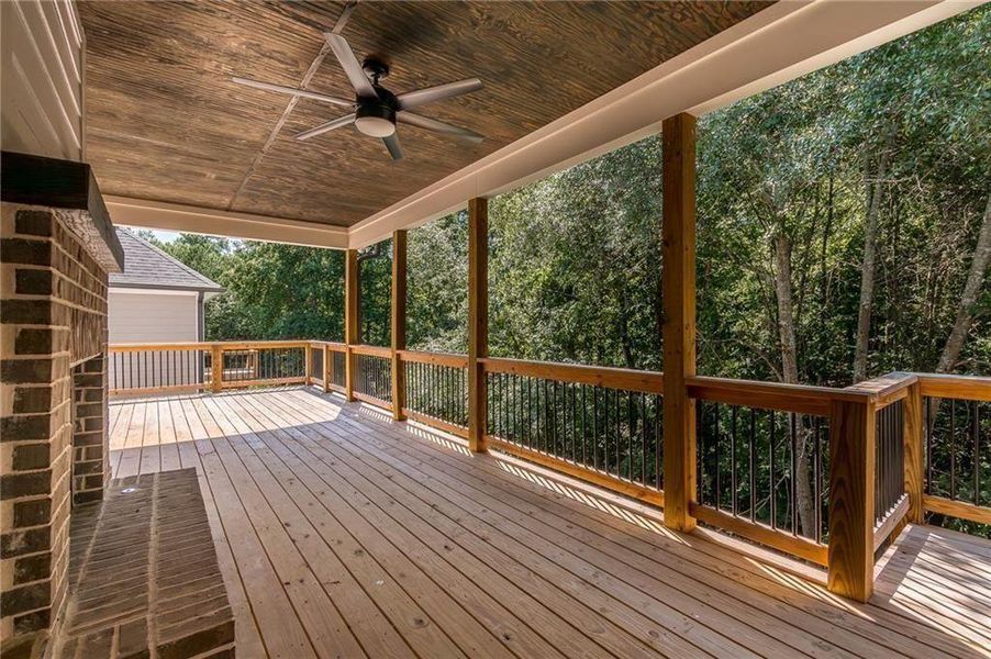Exterior details and patio area of a home in , Gainesville (Image 25).