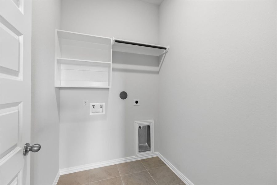 Spacious, unfurnished interior of a new home in Brookewater, Rosenberg (Image 25).