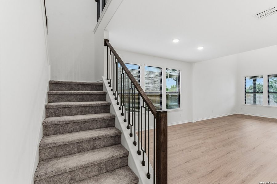 Spacious, unfurnished interior of a new home in Lily Springs, Seguin (Image 31).