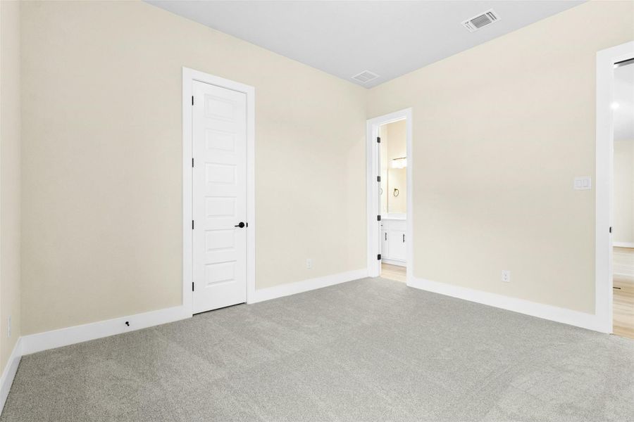 Spacious, unfurnished interior of a new home in Leander Estates, Leander (Image 12).