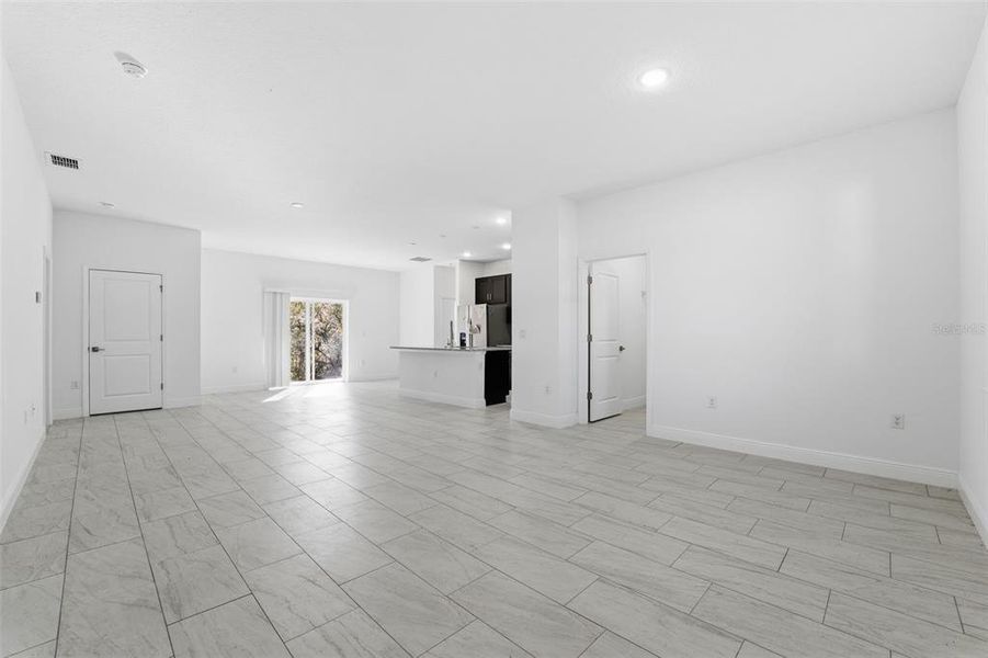 Spacious, unfurnished interior of a new home in , Ocala (Image 26).