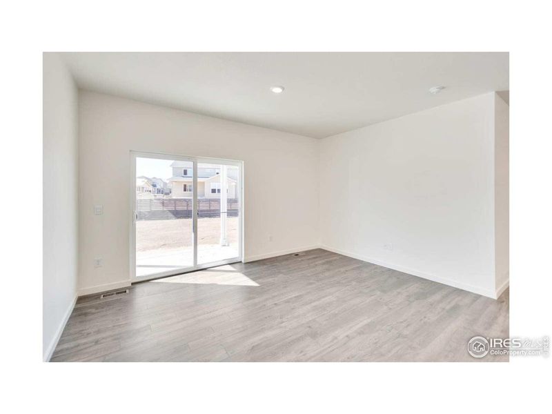 Spacious, unfurnished interior of a new home in Prairie Song, Windsor (Image 11).