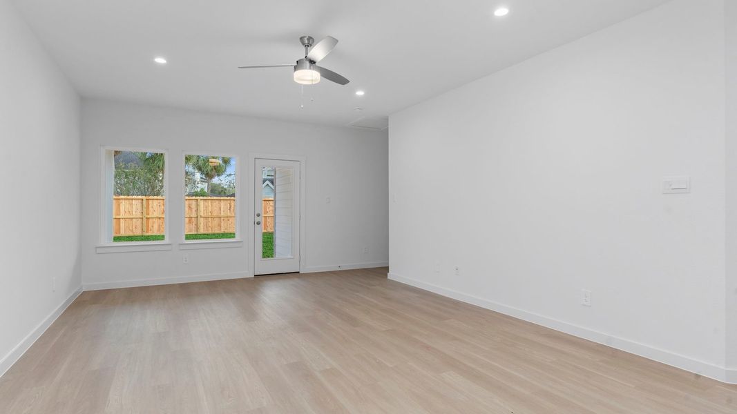 Spacious, unfurnished interior of a new home in Holly Ridge, Rosenberg (Image 19).