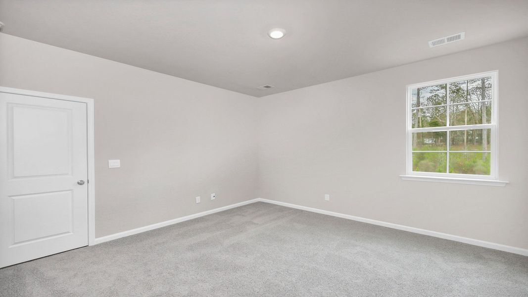 Spacious, unfurnished interior of a new home in Livingston Woods, Irmo (Image 19).