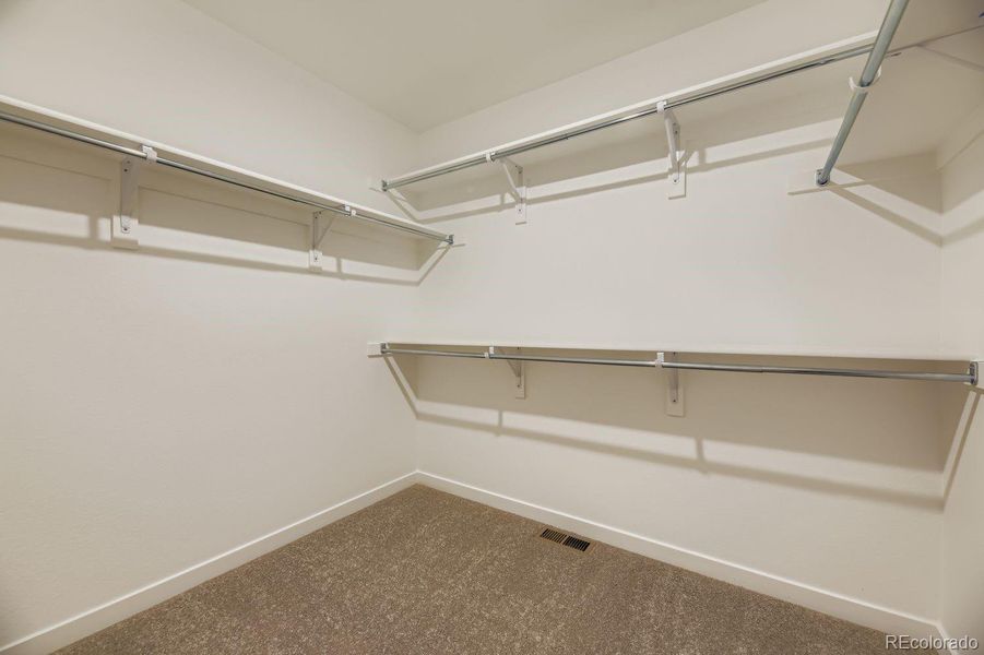 Spacious, unfurnished interior of a new home in Ken-Caryl Ranch, Littleton (Image 11).